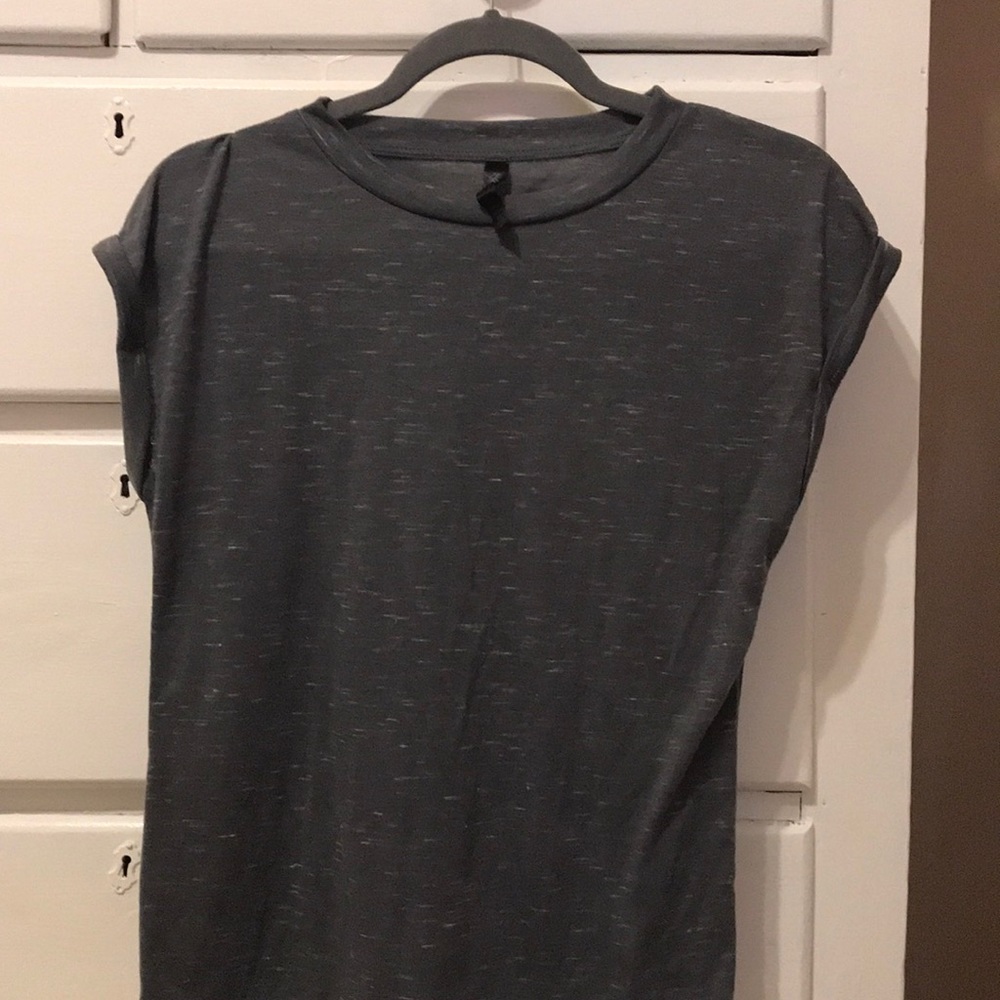 Sleeveless T-shirt